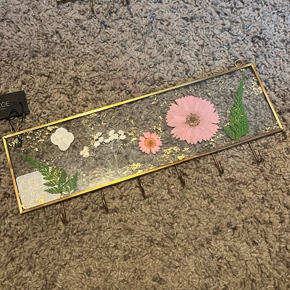 Flower hanger